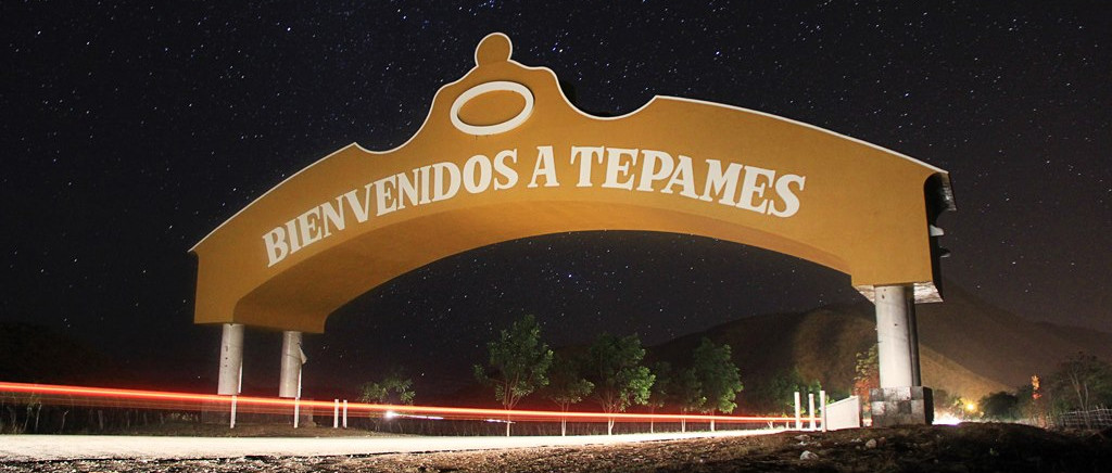 Arco de Tepames de noche. Tomada por Jorge Farías